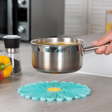 Charles Viancin Daisy Trivet Potholder - Thumbnail 4