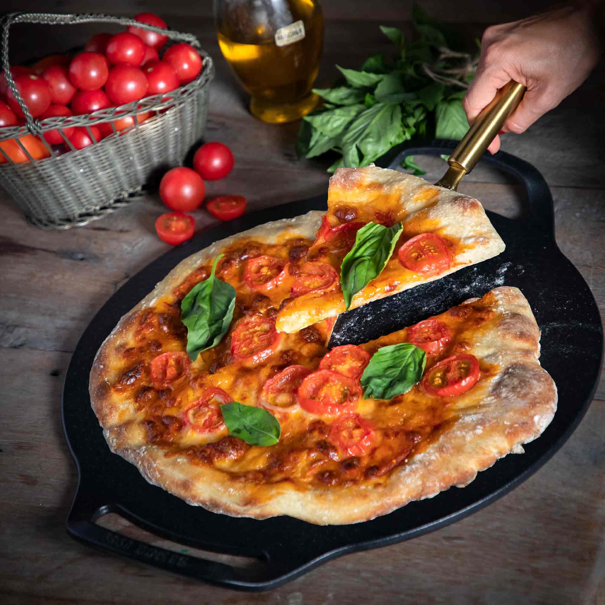 Victoria Cast Iron Comal Pizza Pan - Thumbnail 3