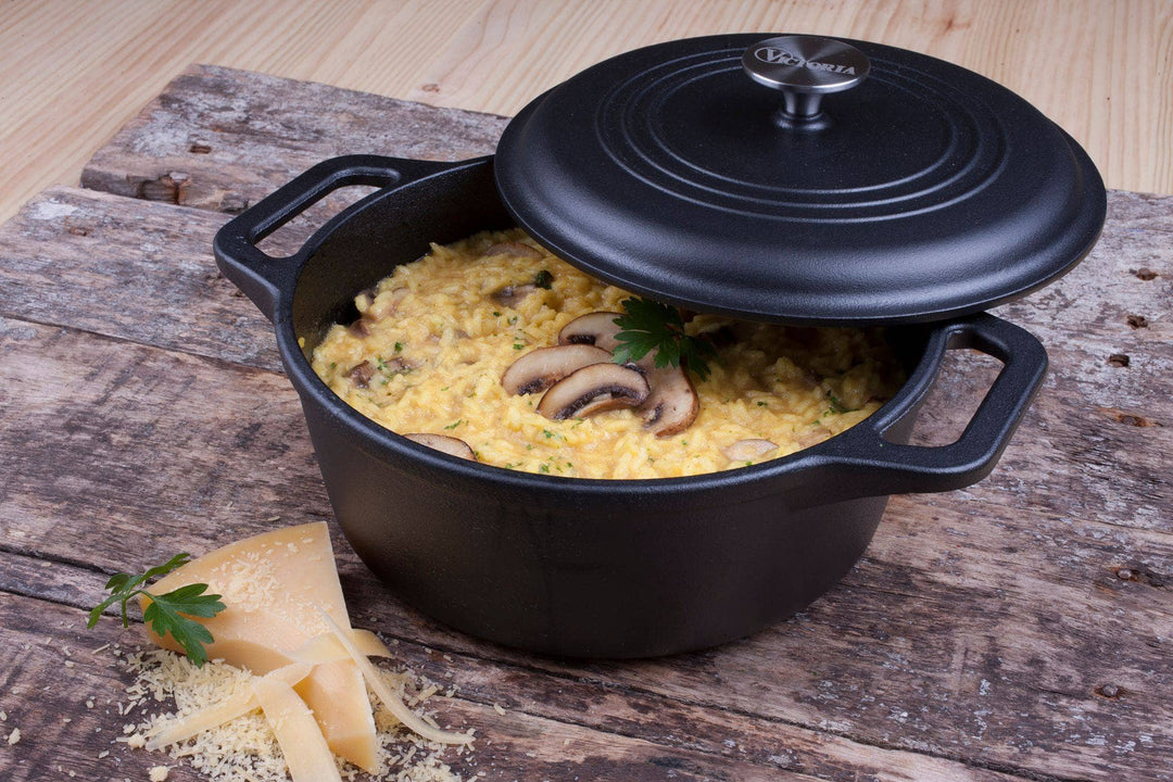 https://www.kooihousewares.com/cdn/shop/files/victoria-cast-iron-dutch-ovens-victoria-cast-iron-dutch-oven-7-quart-32034327068707.jpg?v=1692290879&width=1080